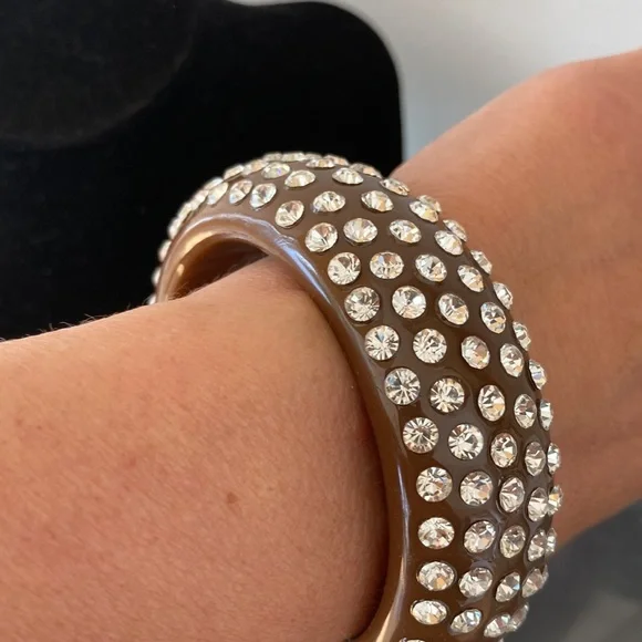 Beautiful Big Bangle - Picture 5 of 6